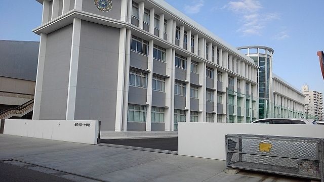 近くの第一中学校まで200m(徒歩3分)