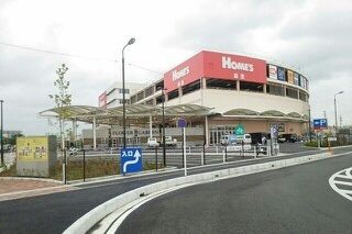 近くの島忠ホームズ草加舎人店まで1,300m(徒歩17分)