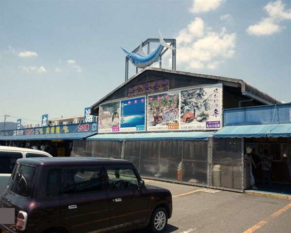 近くの日本海さかな街まで800m(徒歩10分)