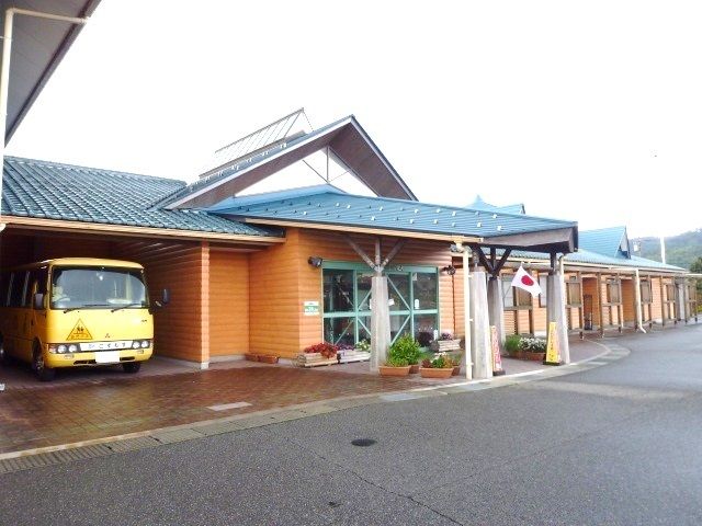 近くのこすもす保育園まで1,000m(徒歩13分)