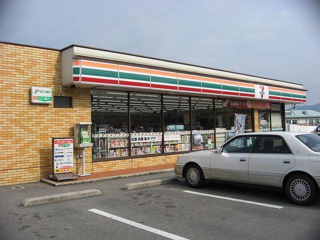 近くのセブンイレイブンまで670m（徒歩9分）