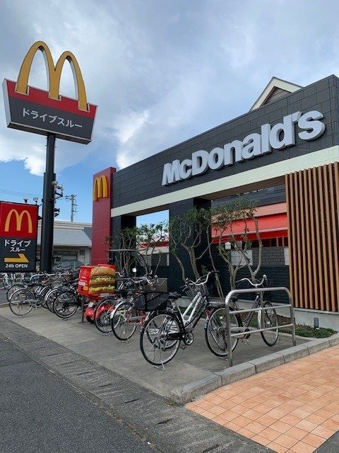近くのマクドナルド河辺店まで450m(徒歩6分)