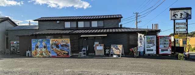 近くの飲食店まで1,300m（徒歩17分）