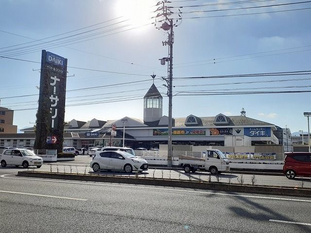 近くのＤＣＭ朝生田町店様まで400m（徒歩5分）