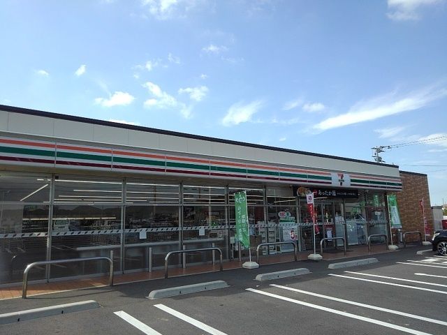 近くのセブンイレブン福津宮司店まで550m（徒歩7分）