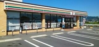 近くのセブンイレブン様まで300m(徒歩4分)