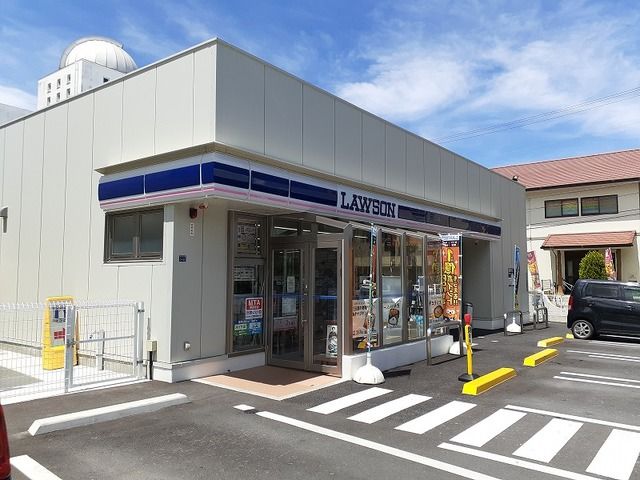 近くのローソン天久小学校前店まで160m（徒歩2分）