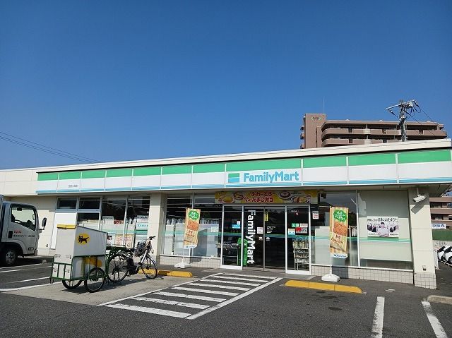 近くのファミリーマート光虹ヶ浜店まで850m（徒歩11分）