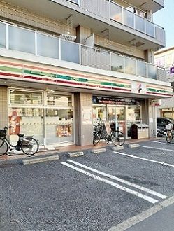 近くのセブンイレブン蓮根店まで380m（徒歩5分）
