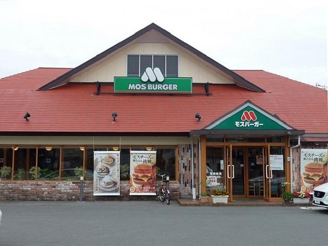 近くのモスバーガー浜松三島町店まで300m（徒歩4分）
