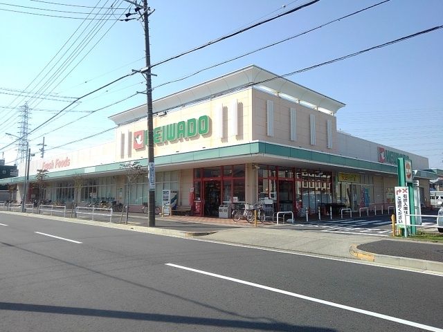 近くの平和堂まで1,100m（徒歩14分）