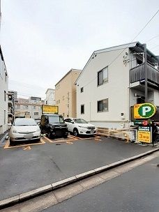 近くの三井のリパーク早稲田鶴巻町第８まで24m（徒歩1分）