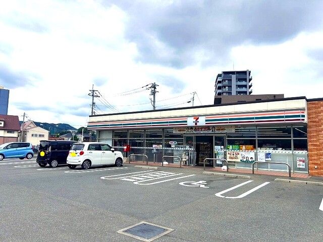 近くのセブンイレブンまで425m（徒歩6分）