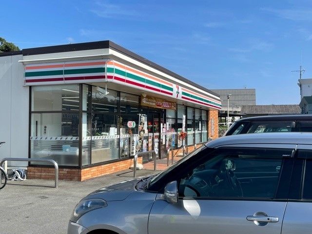 近くのコンビニまで900m（徒歩12分）