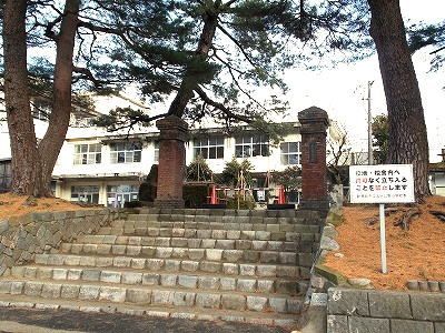 近くの新発田市立東小学校まで1,100m（徒歩14分）