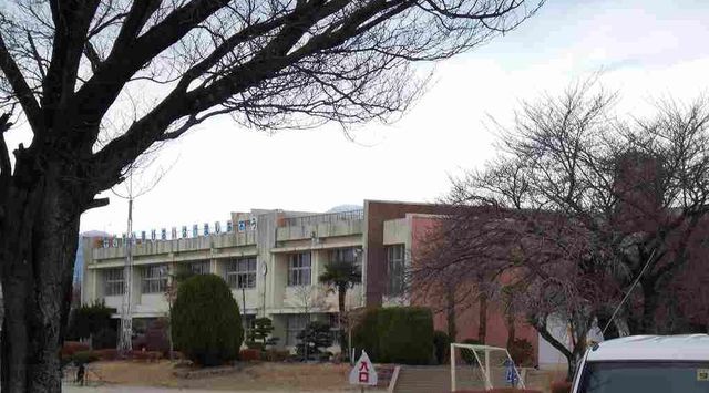 近くの那須塩原市立豊浦小学校まで1,500m(徒歩19分)