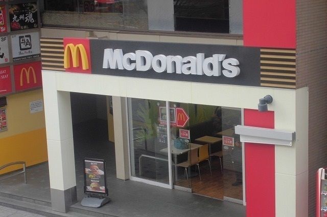 近くのマクドナルドまで900m（徒歩12分）