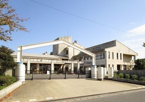 近くの那珂市立東菅谷小学校まで260m(徒歩4分)