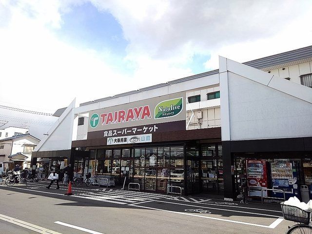 近くのTAIRAYA草加店まで500m(徒歩7分)