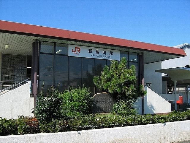 近くのＪＲ新居町駅まで1,400m（徒歩18分）