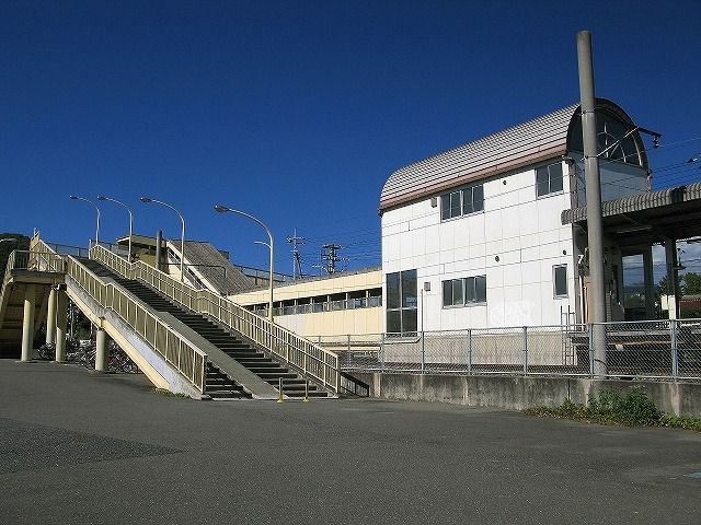 近くの駅まで1,400m（徒歩18分）