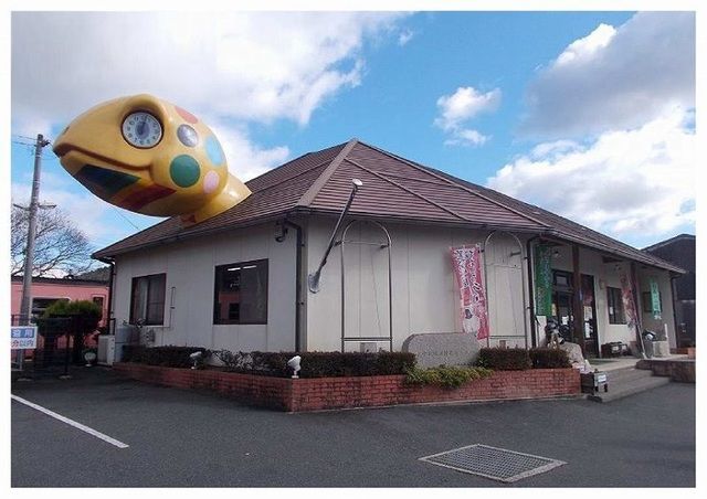 近くのＪＲ亀の甲駅様まで640m（徒歩8分）