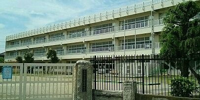 近くの久喜市立鷲宮小学校まで750m（徒歩10分）