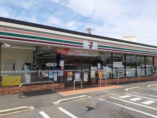 近くのセブンイレブン取手小浮気店まで830m(徒歩11分)