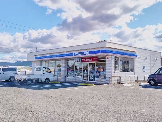 近くのローソン 宇佐四日市店まで180m(徒歩3分)