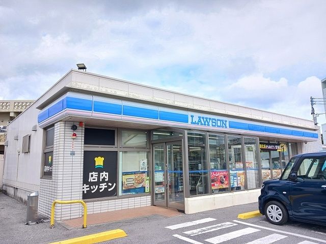 近くのローソン中部商業高校前店まで450m（徒歩6分）