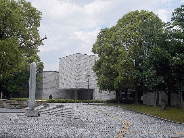 近くの施設まで1,300m（徒歩17分）