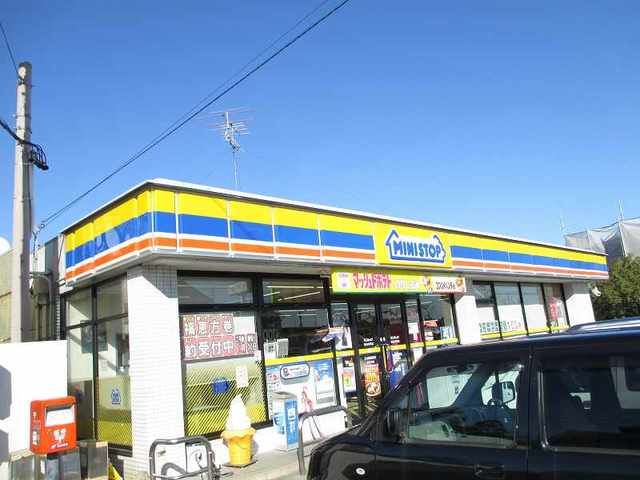 近くのコンビニまで400m（徒歩5分）