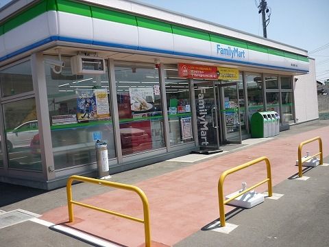近くのファミリーマート大槻笹ノ台店まで500m（徒歩7分）