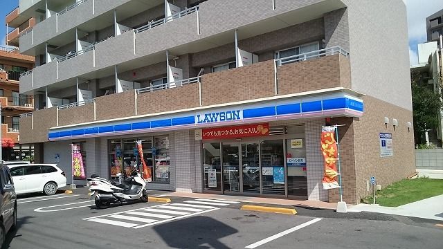 近くのコンビニまで250m（徒歩4分）