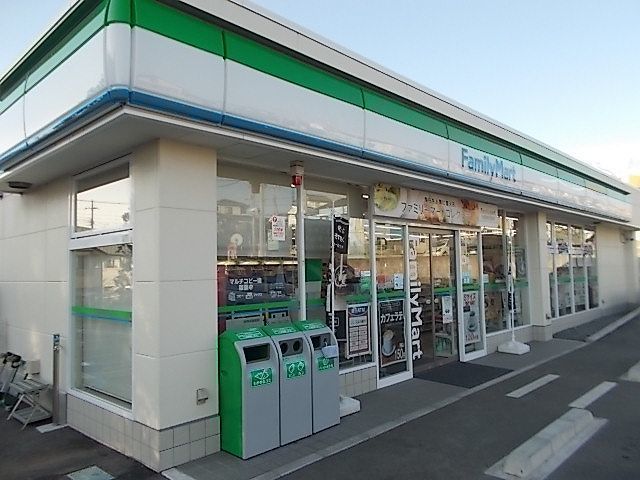 近くのコンビニまで650m（徒歩9分）