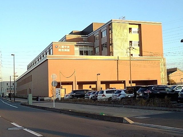 近くの八潮中央総合病院まで700m(徒歩9分)