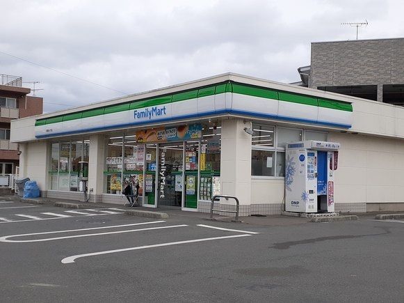 近くのファミリーマート相馬沖の内店まで550m(徒歩7分)