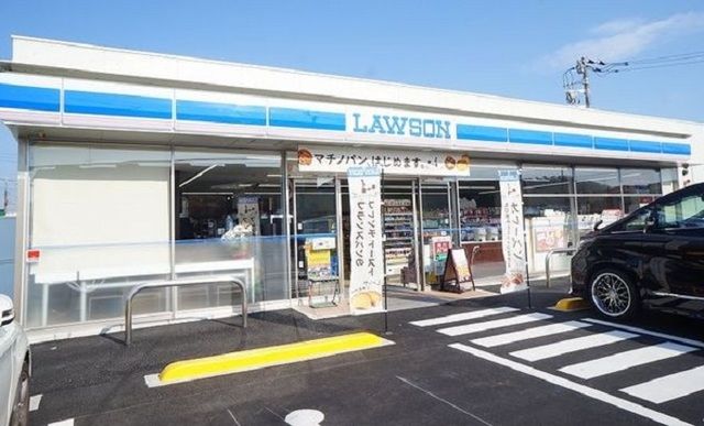 近くのコンビニまで800m（徒歩10分）