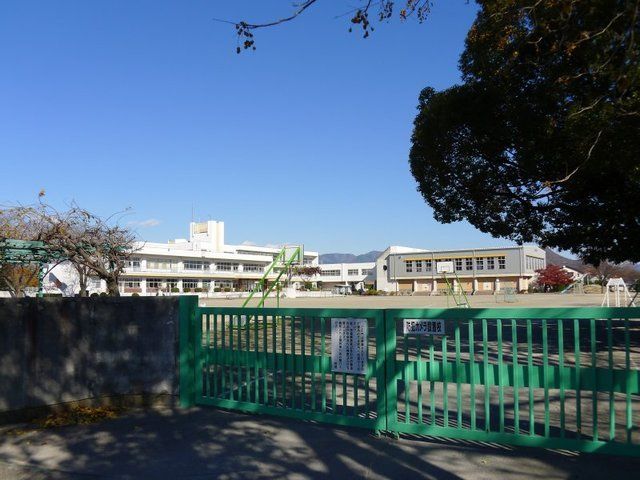 近くの小学校まで500m（徒歩7分）