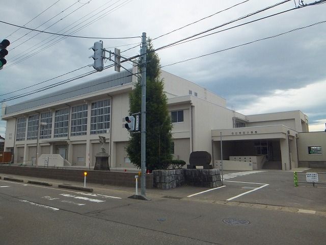 近くの春日新田小学校まで650m（徒歩9分）