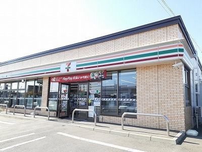 近くのコンビニまで250m（徒歩4分）