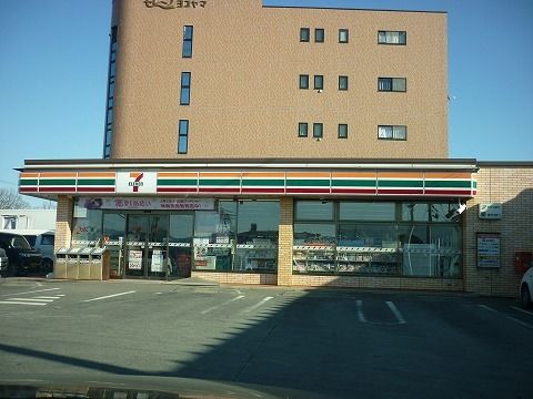 近くのセブンイレブン郡山諏訪前店まで400m（徒歩5分）