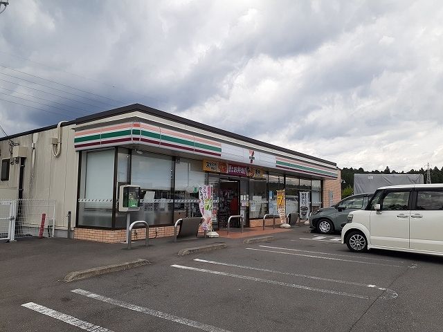 近くのセブンイレブン塩谷田所店まで1,400m(徒歩18分)
