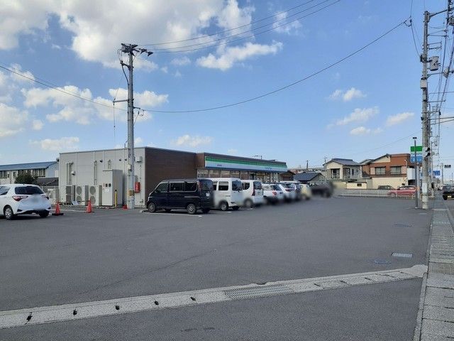 近くのファミリーマート新居浜松原店様まで170m（徒歩3分）