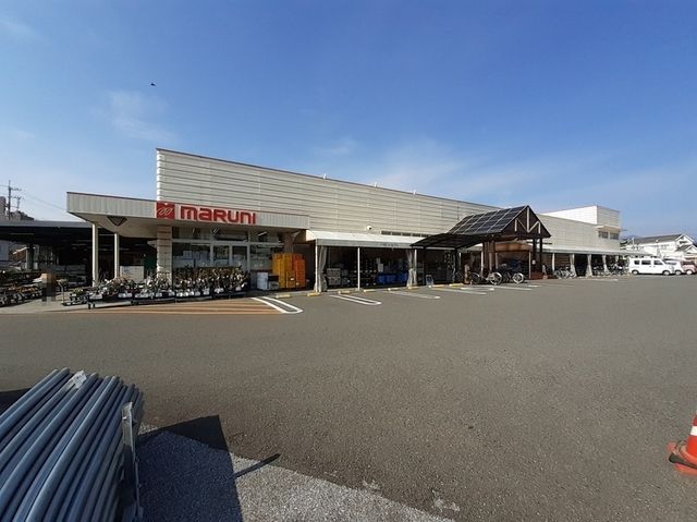 近くのホームセンター マルニ 朝倉店まで500m（徒歩7分）