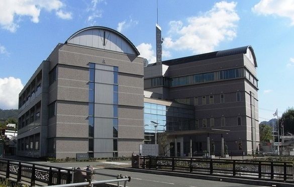 近くの熊野町役場まで1,200m（徒歩15分）