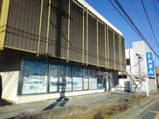 近くの長野信用金庫東長野支店まで550m（徒歩7分）