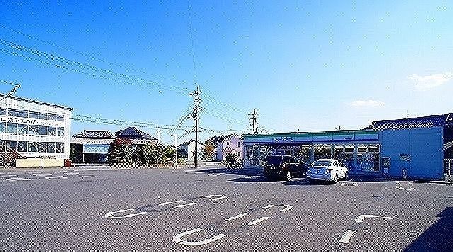 近くのファミリーマート 入間木蓮寺店まで1,100m（徒歩14分）