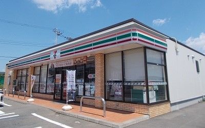 近くのコンビニまで250m（徒歩4分）