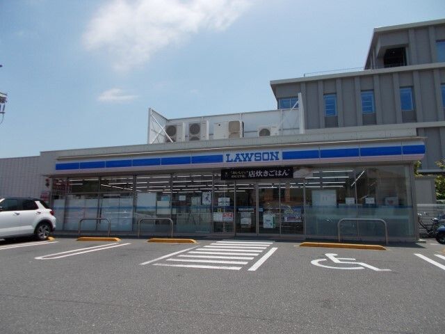 近くのローソンまで450m（徒歩6分）